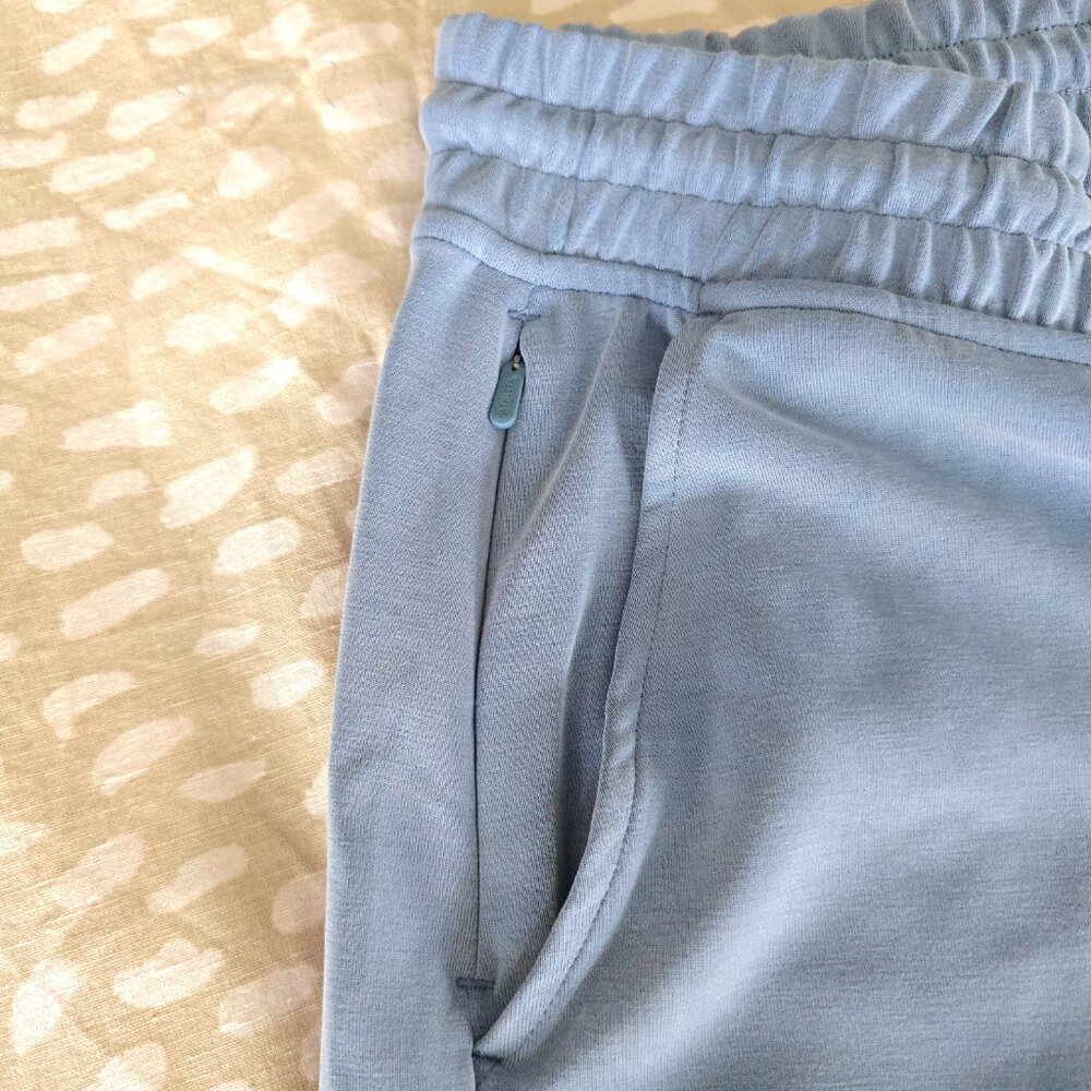 Athleta Seasoft Mid Rise Straight Crop Pant Size:Lg Light Blue Soft Beach Lounge - Picture 12 of 12